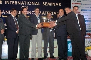 Dr Rajat Kumar, Director-IPP, Govt. of India giving away the award for Energy Efficiency
