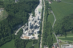 1 Aerial photograph of the LEUBE Gartenau plant