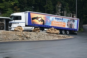 3 Products are ­delivered either by ­bag (left) or in silos