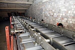 3 The existing conveyor bridge was opened for the installation