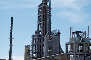 Efficient cement production with less build-ups