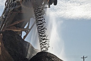 The DB-RTM Ring from DCT prevents dust rising at coveyor discharge points