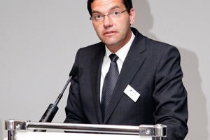 1 Michael Liell, out­going Chairman of the BVK, appealed to the politicians in Berlin and Brussels not to infringe on industrial value chains