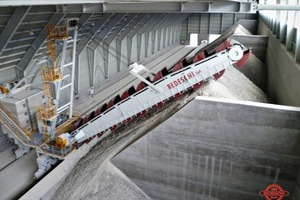 8 Lateral bucket ­reclaimer (BEL F)