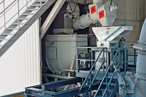 2 For Leube, Erdwich designed for a very space-saving design directly over the existing double-trough screw conveyors