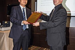 Li Xiao, Business Manager Fritsch Beijing ­Scientific Instruments and Wolfgang Simon, Sales Manager, Fritsch Idar-Oberstein