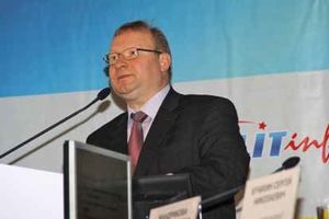 Eduard L. Bolshakov sends a warm welcome to the audience and speakers