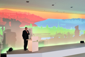 1 Dr. Thomas Loesche welcomed 350 invited guests from all over 55 countries