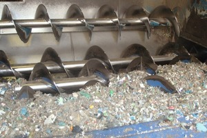 3 The metering and bridgebreaking screws inside the docking station