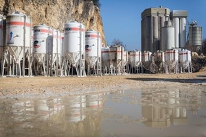 1 Mortar silos at the Schwenk Putztechnik plant Allmendingen
