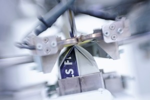 2 The new Haver & Boecker ROTO-PACKER® ADAMS® MINI fills powder-type bulk products into compact PE bags for the first time