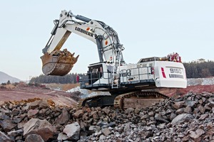 1 Mining excavator R 9150 with backhoe configuration