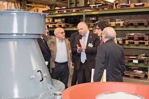 2 The Technical Director, Dr. Robert Schnatz, personally took the opportunity to explain the workshop