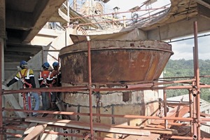 5 Dismantling of the C4a and C4b cyclones