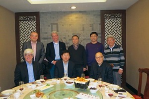 2 The delegation of the Bundesverband der Gipsindustrie with their Chinese hosts (from l. to r.): Thomas Bremer (Chairman of the Bundesverband der Gipsindustrie, MD of VG-Orth), Holger Ortleb (Managing Director of the Bundesverband der Gipsindustrie), Heinz-Jacob Holland (MD of Fermacell), Sun Tieshi (Chairman of the Chinese Gypsum Association), Luoyi Xu (General Secretary of the Chinese Gypsum Association, Sinoma), Yang Zaiyin (Deputy General Secretary of the Chinese Gypsum Association), Prof. Dr. Hans-Ull