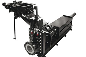 4 Piston pump in a detailed view to see the feeding (bottom with incline chute and valve plate) and the outlet