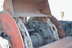 2 Bucket elevator with round chain (gravity discharge)