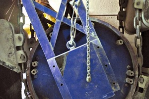 3 After the bucket belt rests, the castor only needs to be fixed and the whole machinery to be stretched