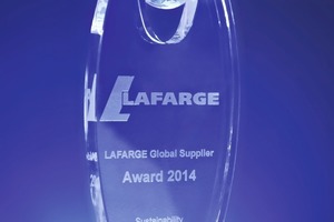 1 With its ADAMS® technology for filling powder-type products into watertight PE bags, Haver & Boecker was able to win the Lafarge Global Supplier Award 2014 in the category “sustainability”