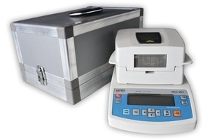 5 Precision hot scale, showing carrying case