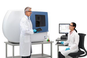 2 Spectro ARCOS ICP-OES Spectrometer with operator