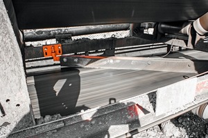 1 The Martin® Diagonal Plow is a straight blade design that effectively removes spillage from reversing belts