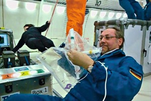 4 Prof. Plank conducting an experiment for cement hydration under zero gravity conditions