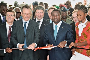 Ribbon cutting ceremony clinker plant Scantogo, Togo: Jean-Marc Junon, COO HeidelbergCement Africa; Dr. Bernd Scheifele, CEO HeidelbergCement; Daniel Gauthier, member of Managing Board HeidelbergCement; Faure Gnassingbé, President of the Republic of Togo (from left to right)