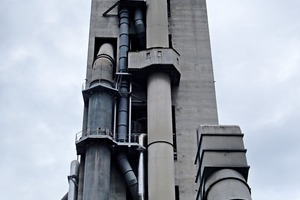 5 View of the second preheater line ductwork (between stack and downcomer duct)