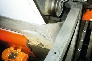 2 The mechanical disruption and slick surface prevent material from adhering and feed it back into the discharge flow