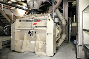 1 A dry powder batch mixer of type DMX 3600 has proven itself for years in a German dry mortar plant