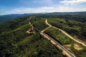 1 The overland ­conveyor for Cemindo Gemilang runs through the middle of the rainforest