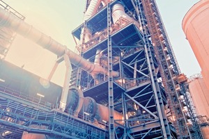 1 The preheater and the rotary kiln of an operating 10 000 t/d cement production line of the Yamama Saudi Cement Company, which was built by thyssenkrupp on a turnkey basis