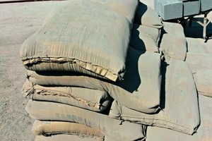 1 Sewn Chinese cement sacks made of recycled polypropylene