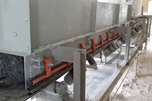 4 The EVO External Wear Liner helps prevent damage to the chute wall