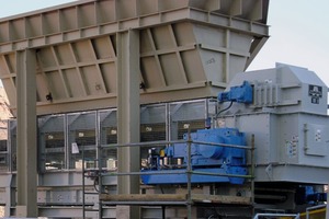 16 Aumund BPB-S plate feeder for shovel loading