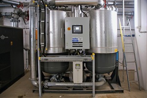 3 In the winter months, an adsorption dryer lowers the dew point of the compressed air so far that no condensation can form in the pipelines