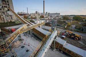 Beumer Group supplied a single-source system to Aalborg Portland to feed the calciner and the main burner with alternative fuels and raw materials. The pipe conveyors are the main component. They are fed via screw conveyors