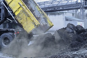 4 The Geocyle teams in Seneffe/Belgium have developed mutually beneficial ties with the world’s 4th-ranked oil and gas company, Total, whose Feluy site is only 10 km away. Total delivers ­hundreds of tons of sludge from their wastewater plant to Geocycle Seneffe, where it is pre-­treated then co-processed at a nearby LafargeHolcim cement plant