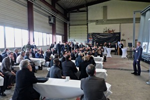 7 Bernd Lübbert, Head of Packaging/Palletizing, ­presented the new Pacpal Palletizer 5000 at the HSK production­ plant in Glückstadt