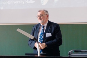 1 Prof. Dr. Herbert Pöllmann during his opening presentation