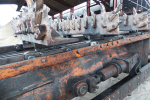 FB conveyor chains with rail wheels