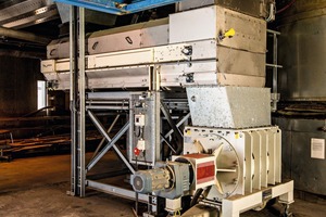 5 The weigh belt feeder with the rotary vane feeder including a blower conveys the ­material pneumatically to the main burner through the pipes