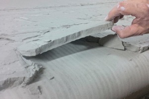 5 The pre-dried filter cake is crumbly and can be transported away on a conveyor belt