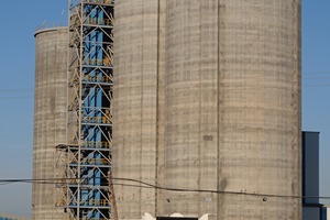 1 Aumund belt-bucket elevator type BWG