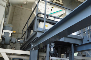 1 The samples taken are comminuted, mixed and optimally prepared for laboratory analysis