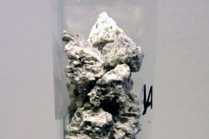 5 Mercury porosimetry measuring cell (0.5 cm3 cell volume) filled with thin-bed mortar fragments