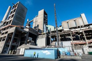 10 Amine scrubbing test facility