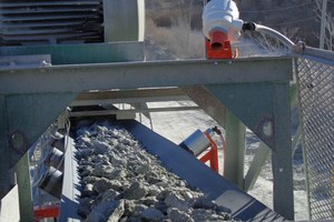 3 Powered by the Roll Gen, a sensor detects material on the belt and communicates with control systems