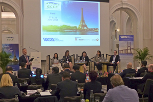 3 In a panel discussion, the speakers answered the questions from the auditorium